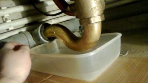 Устранение протечек (под ванной/раковиной)